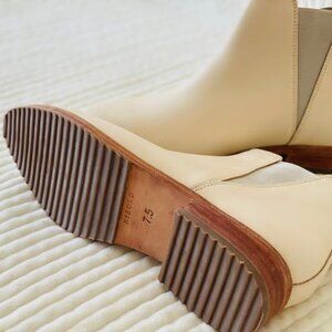 Nisolo Everyday Chelsea Boots in Bone – Size 7.5